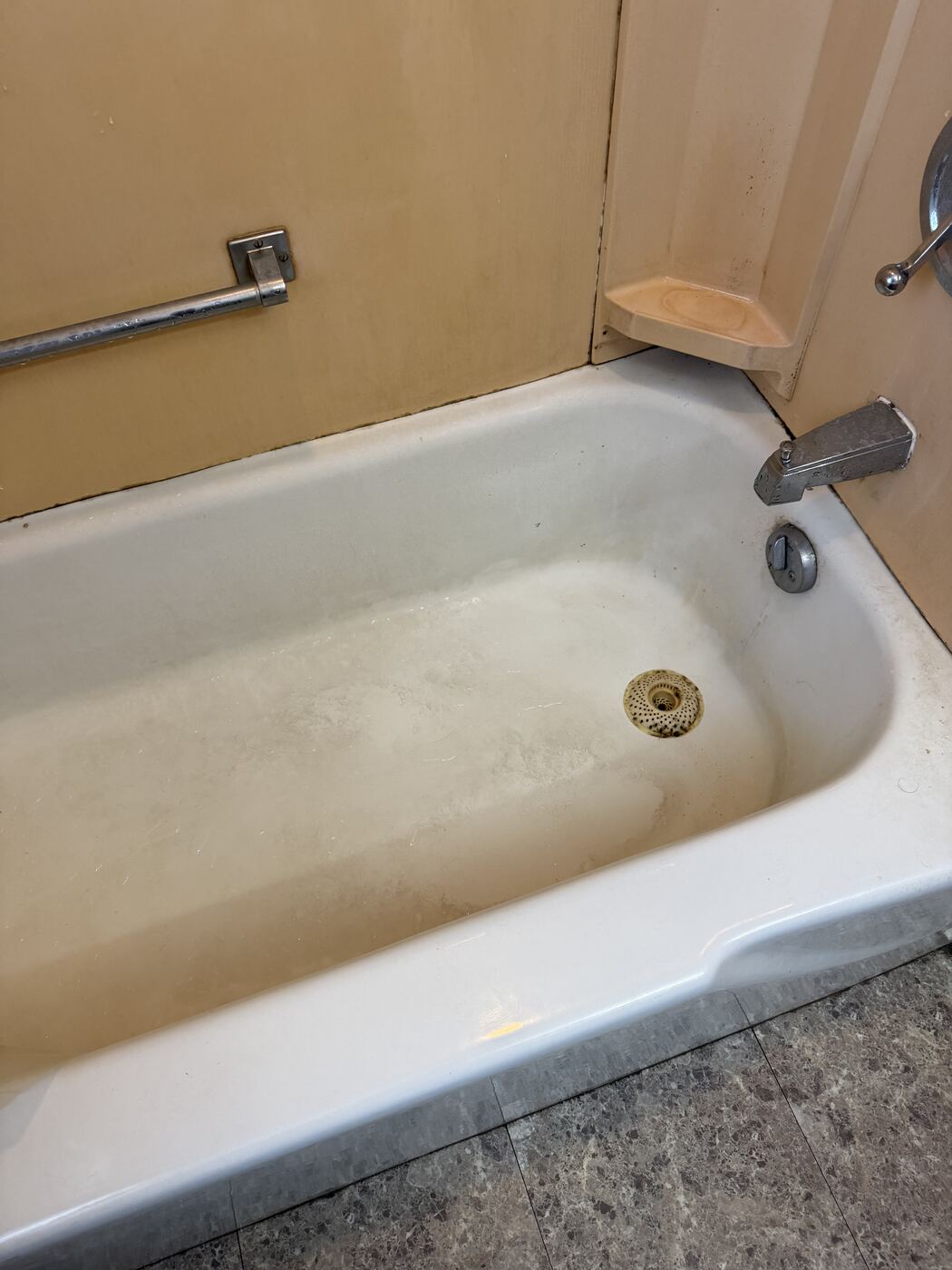 Stained bathtub before cleaning