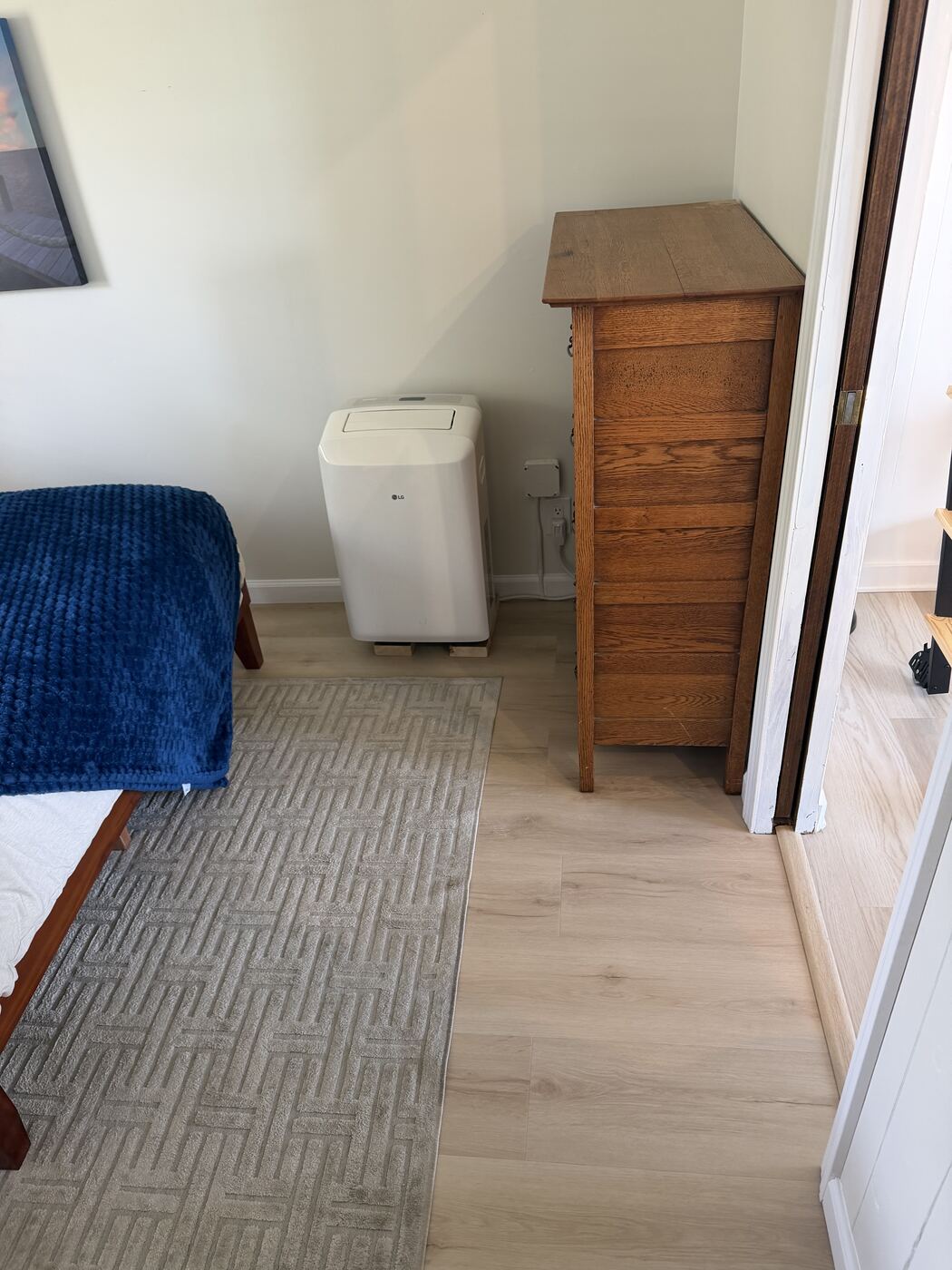 Empty room with clean floors